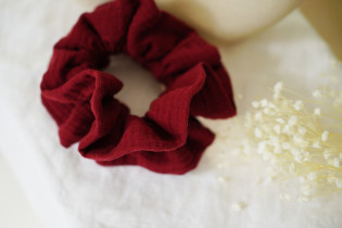 Maxi scrunchie Apolline Double Gaze de Coton Uni Rouge Burgundy