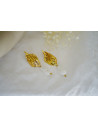 Daphné golden leaf and white pearl earrings