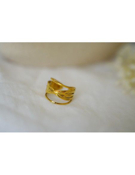gold adjustable cross ring Célina