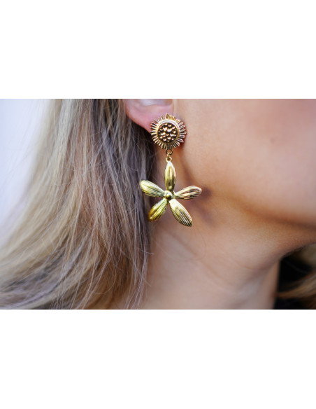 Célestine gold flower dangling earrings