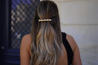 Barrette cheveux Aubeline dorée à perles rondes | Accessoire cheveux chic 2