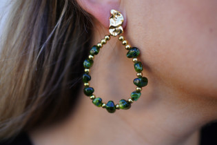 Éléonore earrings with green and gold beads 2