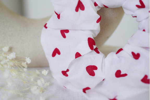 Chouchou Amélie coton blanc à cœurs rouges
