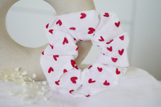 Chouchou Amélie coton blanc à cœurs rouges