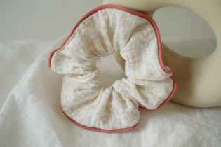 Chouchou nœud cheveux femme fleuri ivoire rose - Alméa - Bohomane