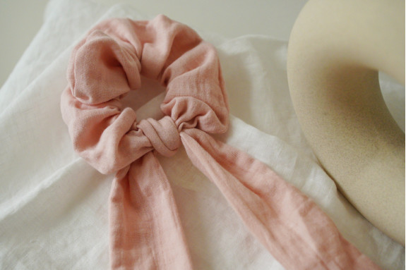 scrunchie Petal pink Milaé ribbon