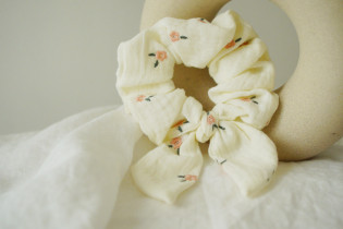 Chouchou Nœud Fleuri Ivoire Rose – Alméa | Bohomane