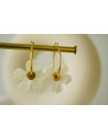 Boucles d’oreilles Albaé créoles fleur nacrée et dorée
