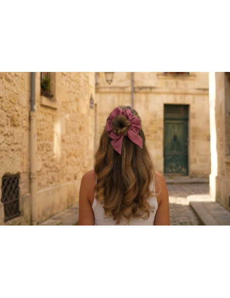 glittery pink Aélia bow scrunchie
