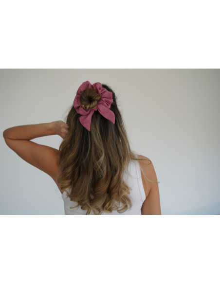 glittery pink Aélia bow scrunchie