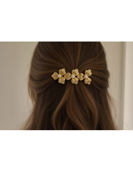 Barrette Palomaé portée en demi-queue, vue de dos sur cheveux châtains