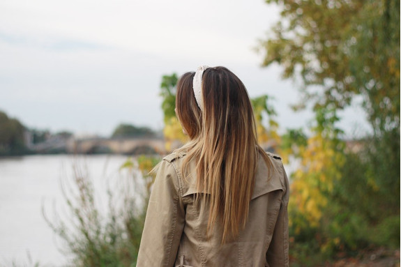 Serre-tête Blair Beige Rosé à perles nacrées
