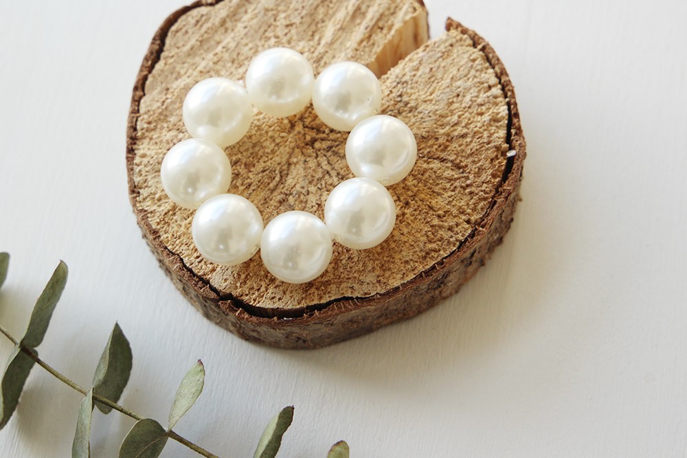 chouchou malo perles blanches bohomane coiffure mariage