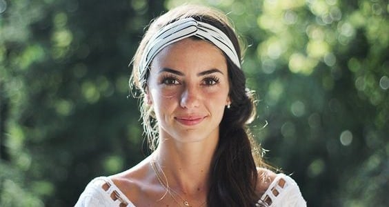 5 coiffures simples à réaliser avec un headband 